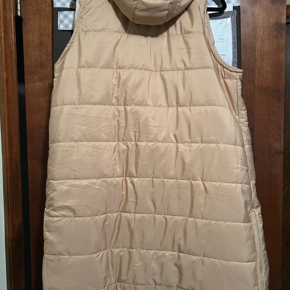 Women's Tan Quilted Vest - Picture 2 of 3